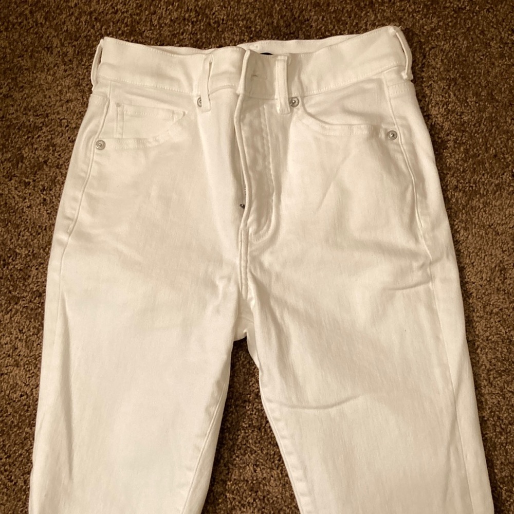 EXPRESS. WHITE DENIM. SIZE 2. SKINNY HIGH RISE. NWOT